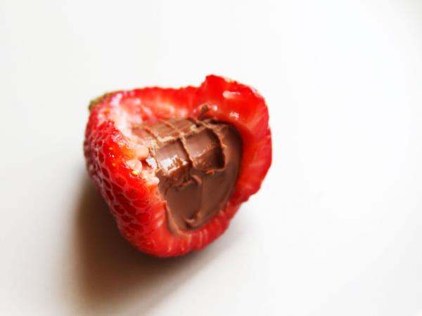 Polnjene jagode s čokolado